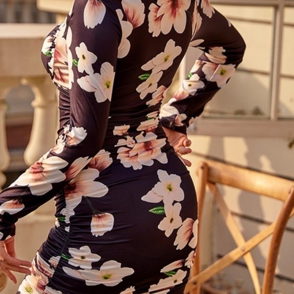 Floral Print Sweetheart Neck Ruched Mini Dress Size Small NEW - Picture 4 of 11